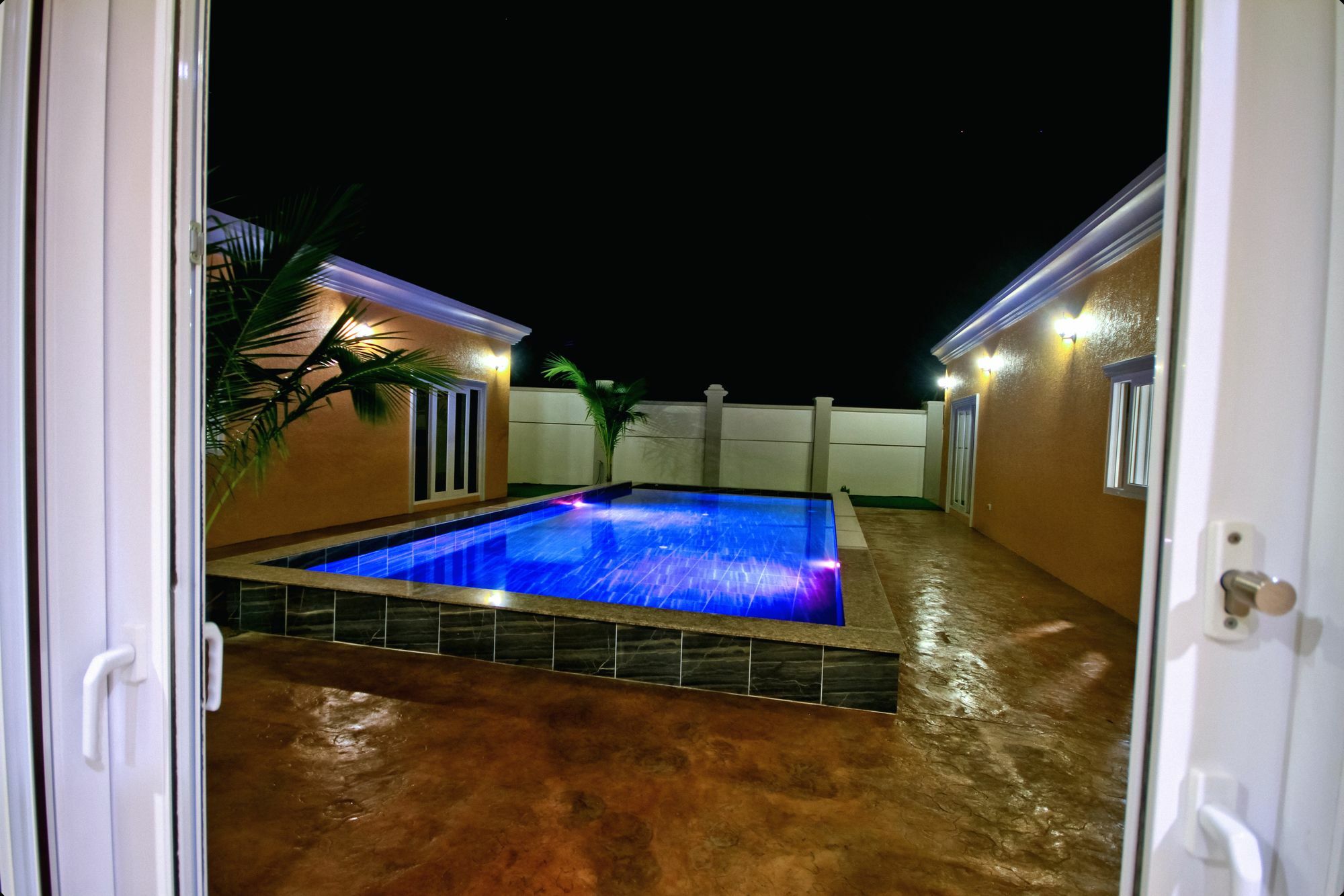 Luxury Pool Villa 3Br 6-8 Persons (Adults Only) Паттайя Экстерьер фото
